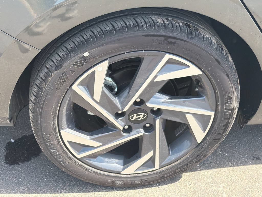 Certified 2025 Hyundai Elantra Sport FWD image 18