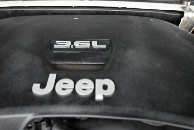 Used 2018 Jeep Wrangler Unlimited Sahara AWD/4WD image 25