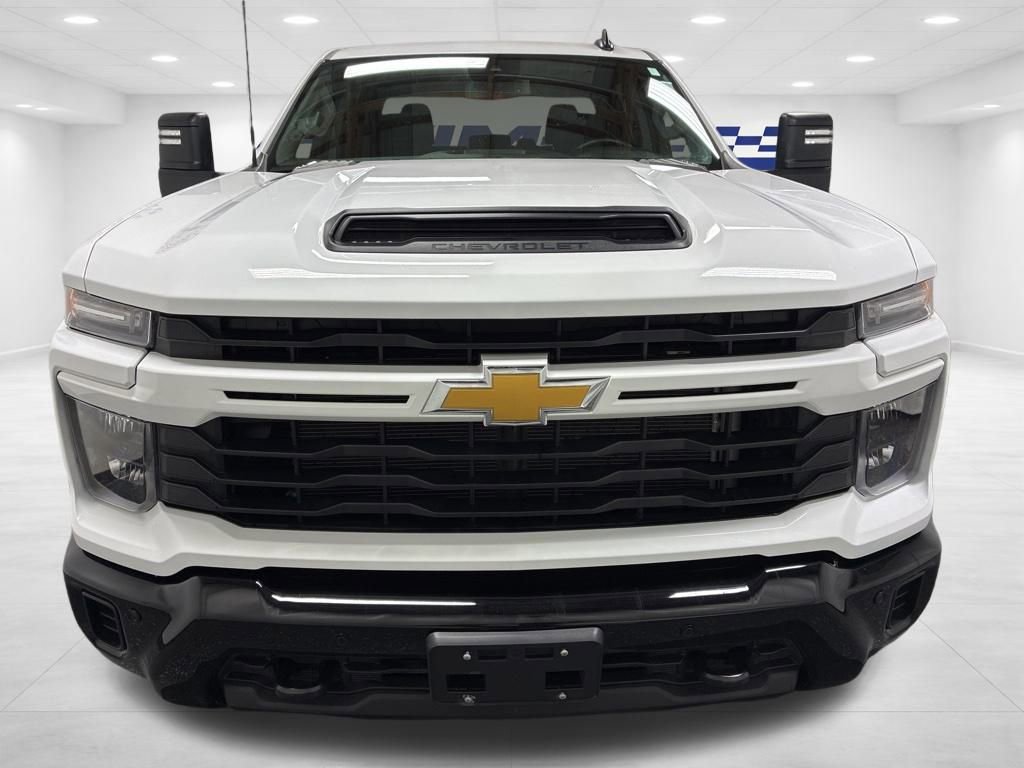 Used 2025 Chevrolet Silverado 2500 Custom w/ Custom Value Package image 3