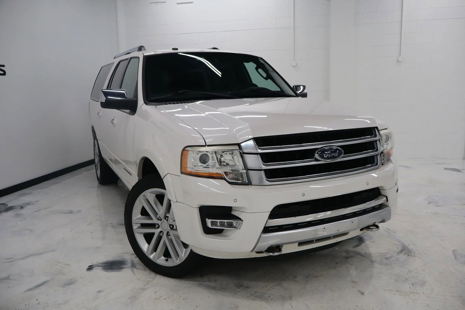 Used 2016 Ford Expedition EL Platinum image 2