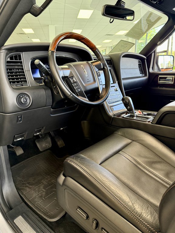 Used 2017 Lincoln Navigator L Reserve AWD/4WD image 13