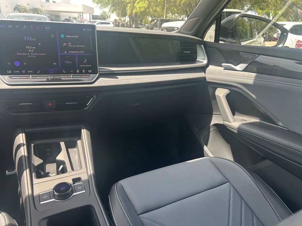 New 2026 Volkswagen Tiguan SE R-Line FWD image 11