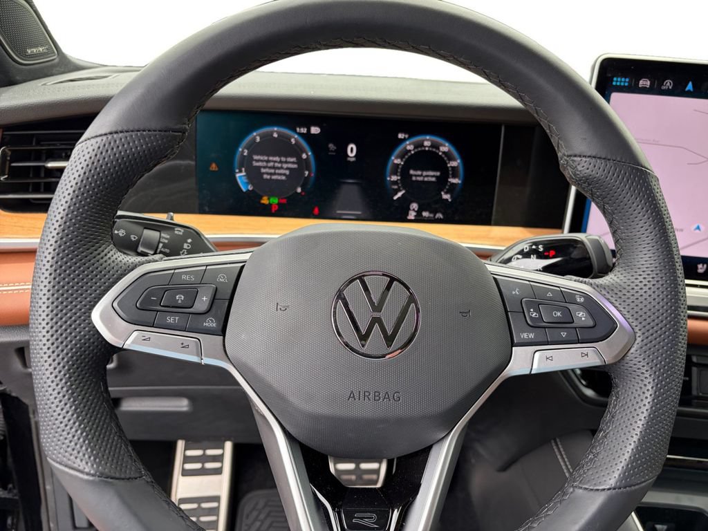 Certified 2025 Volkswagen Tiguan SEL R-Line AWD/4WD image 22