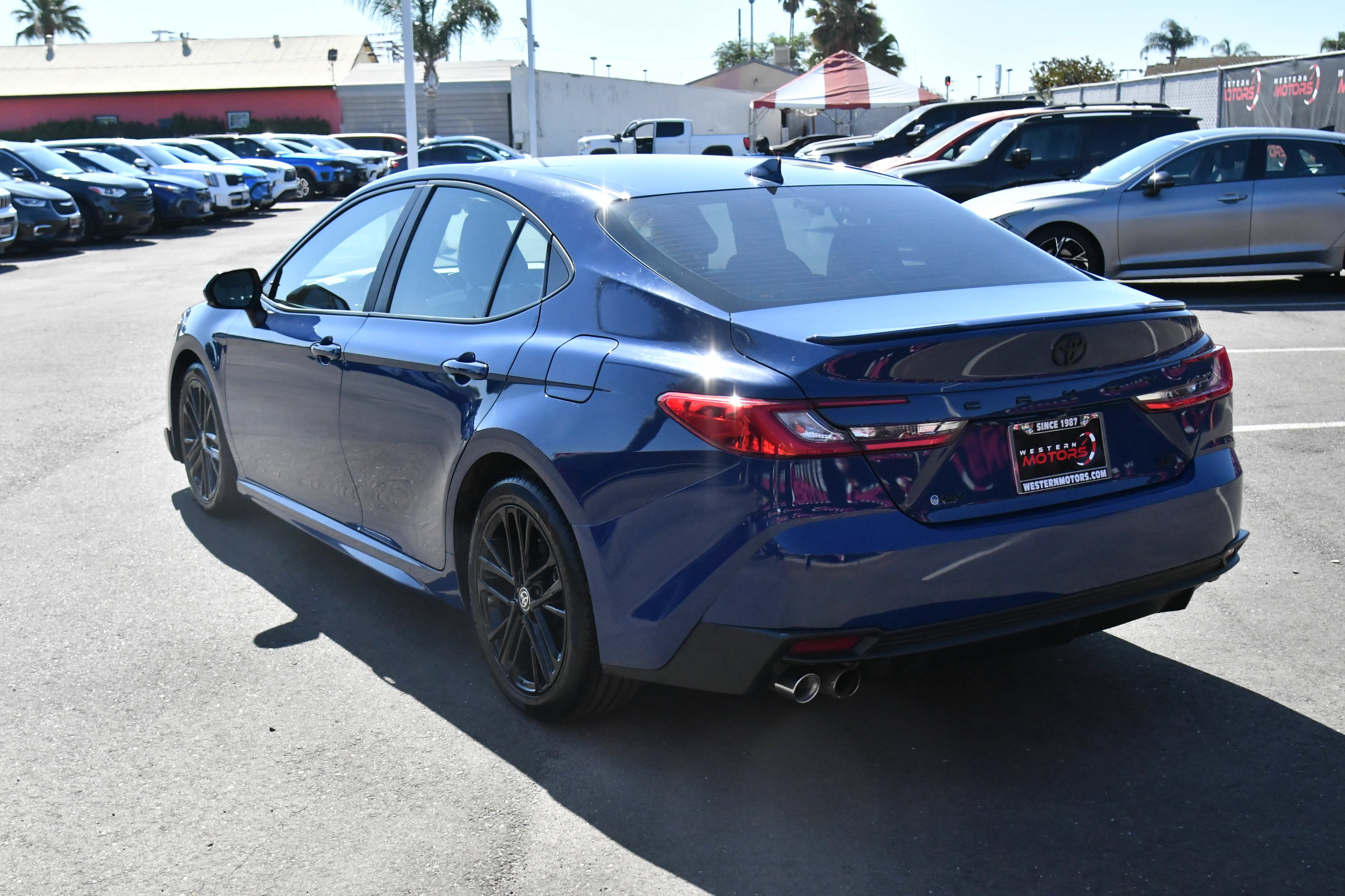 Used 2025 Toyota Camry SE w/ Convenience Package FWD image 6