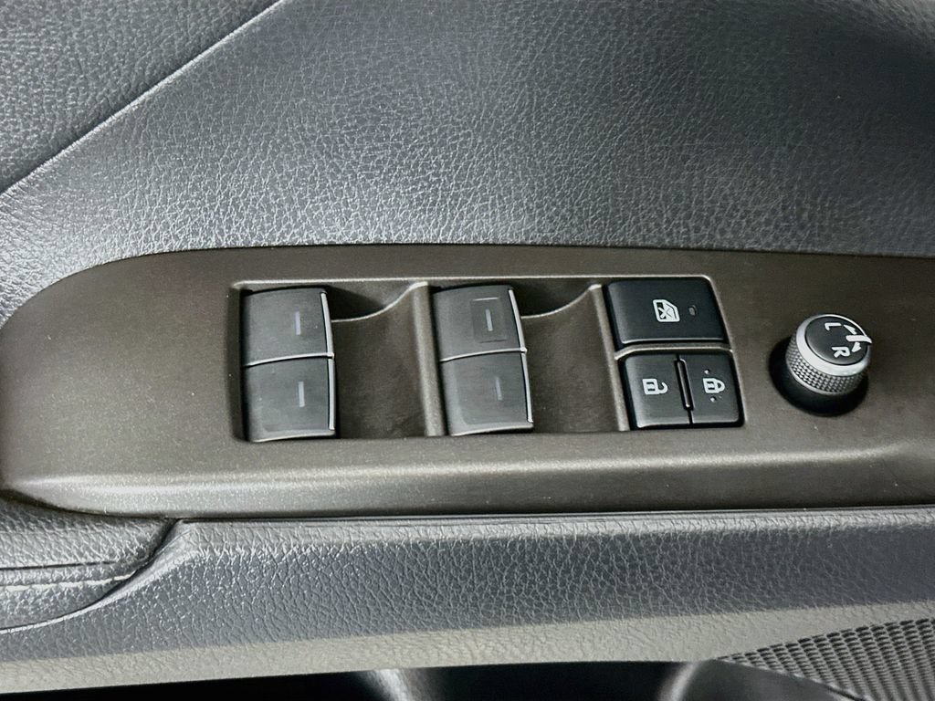 Used 2022 Toyota Camry XSE FWD image 19
