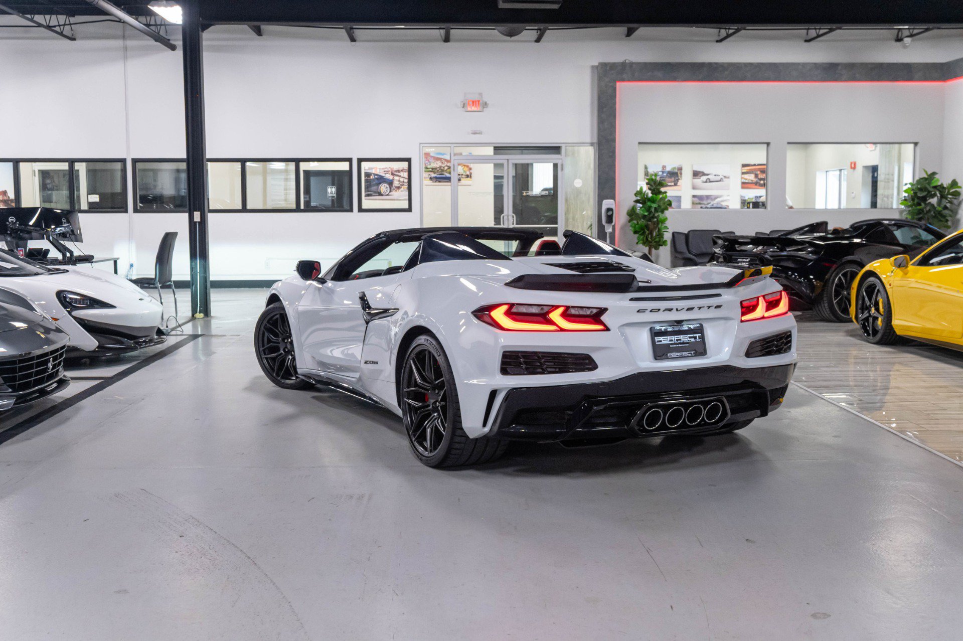 Used 2023 Chevrolet Corvette Z06 RWD image 75
