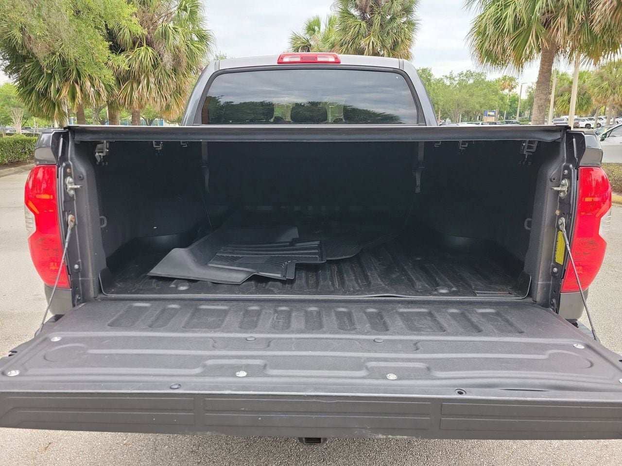 Used 2020 Toyota Tundra SR5 w/ SR5 Upgrade Package AWD/4WD image 8
