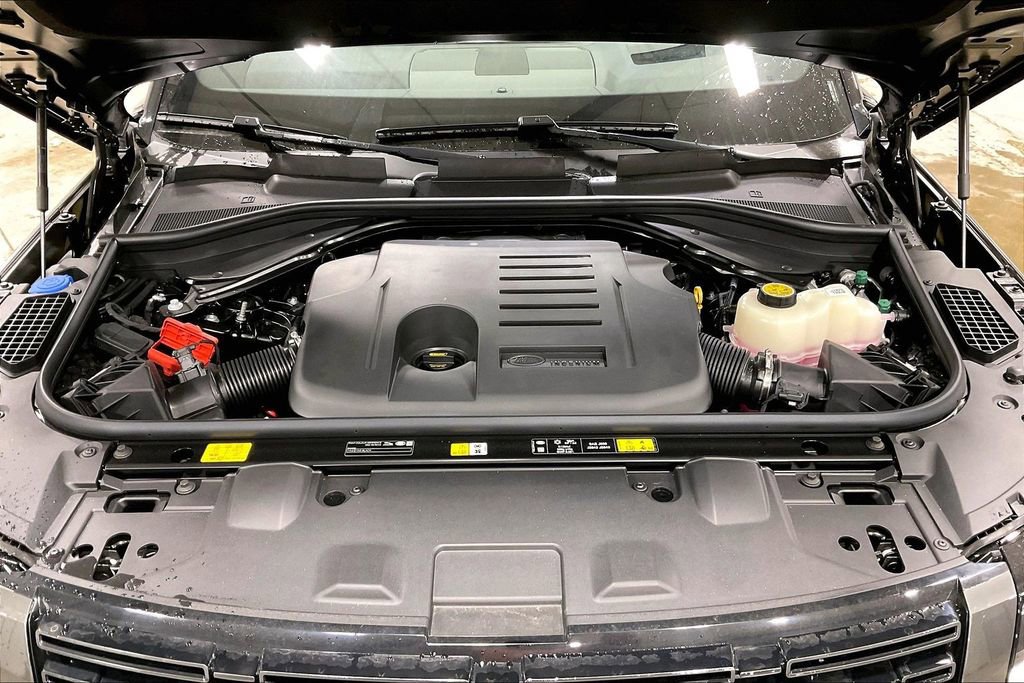 New 2026 Land Rover Range Rover SE image 12