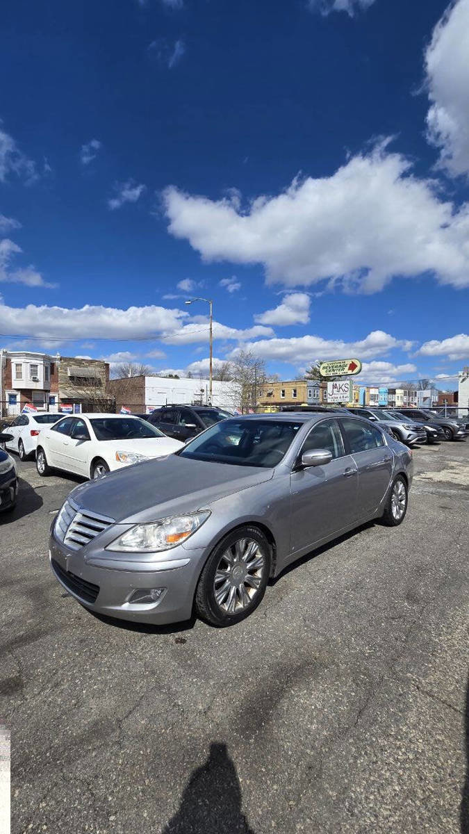 Used 2009 Hyundai Genesis 3.8 w/ Technology Pkg 4 RWD image 2