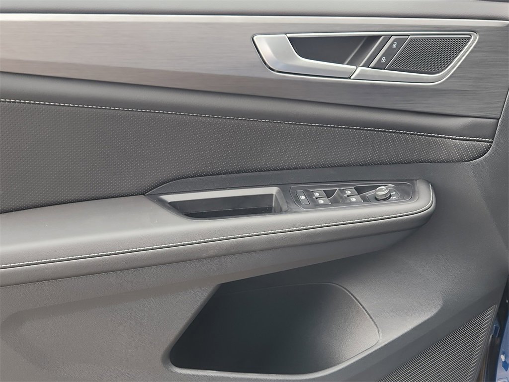 New 2025 Volkswagen Atlas Cross Sport SE image 3