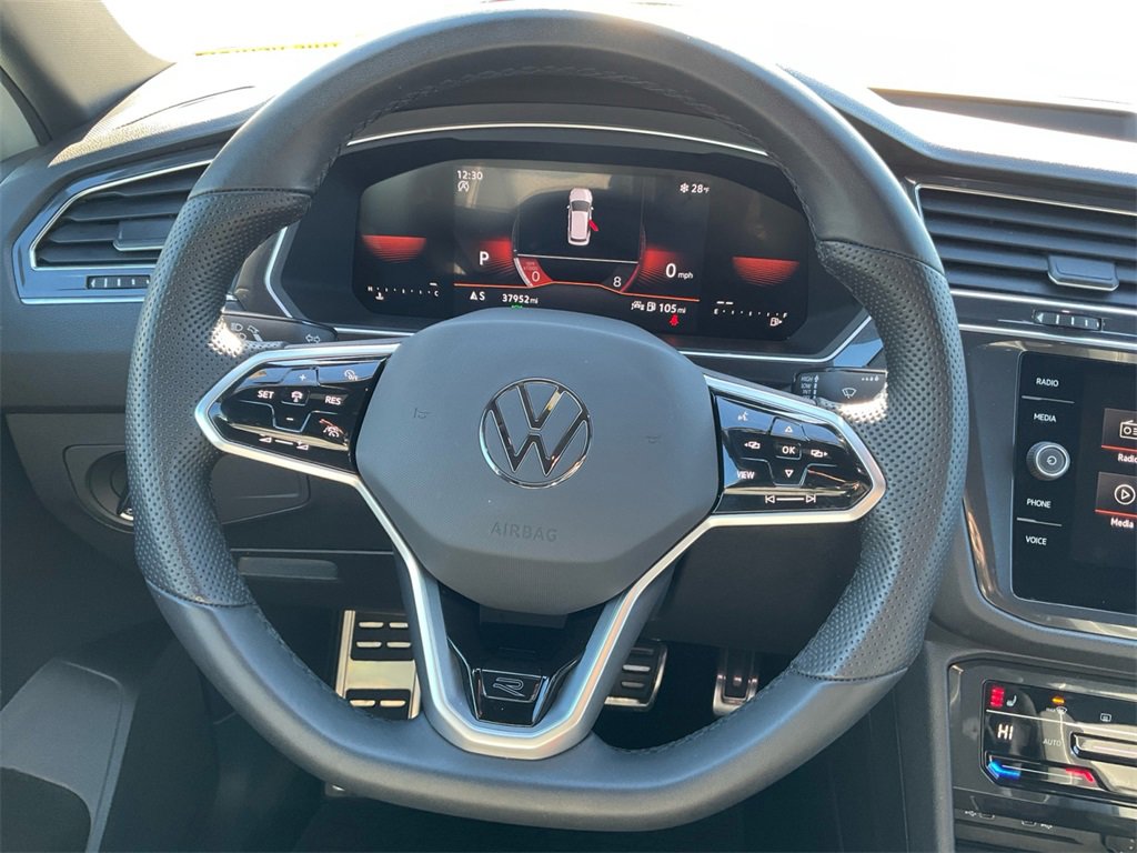 Used 2023 Volkswagen Tiguan SE R-Line image 16