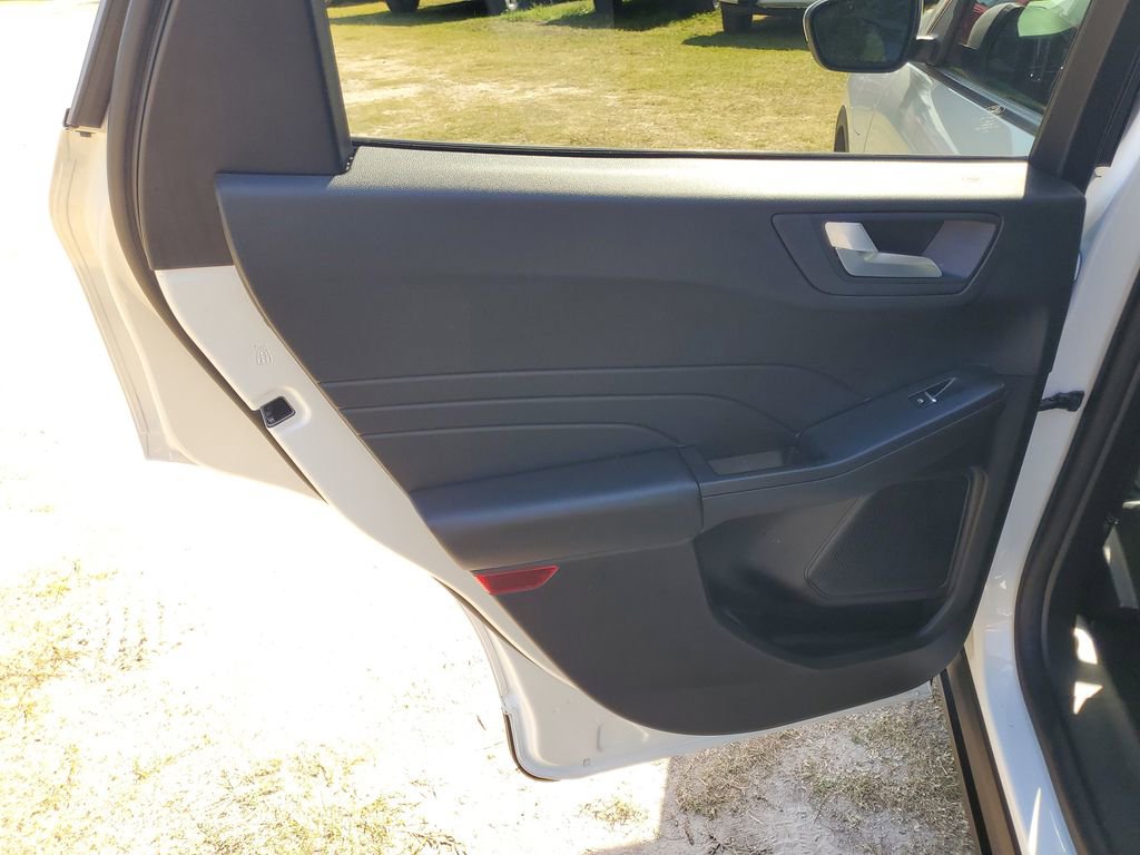 Used 2023 Ford Escape SE image 31