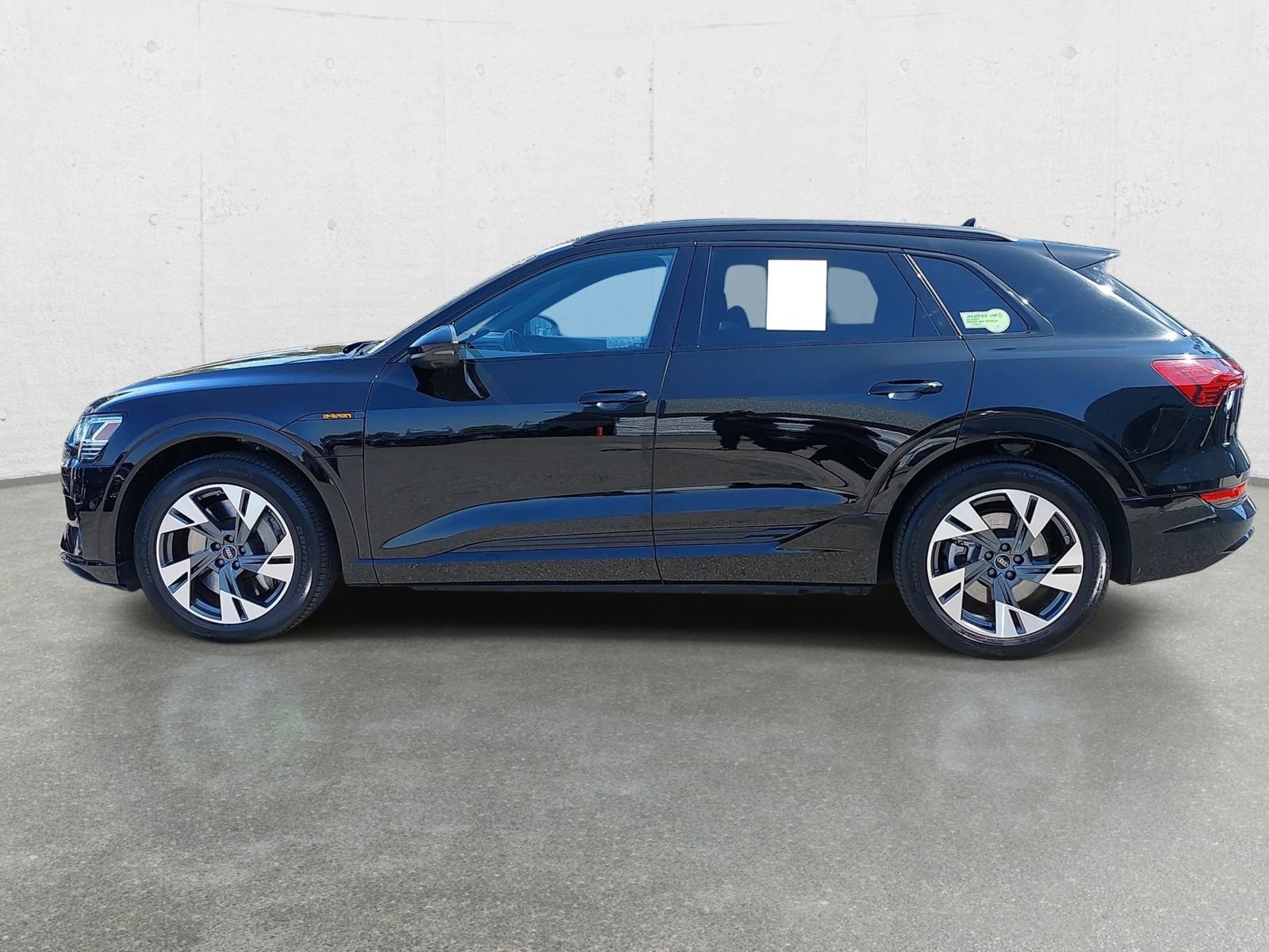 Used 2023 Audi e-tron Premium w/ Convenience Plus Package AWD/4WD image 8