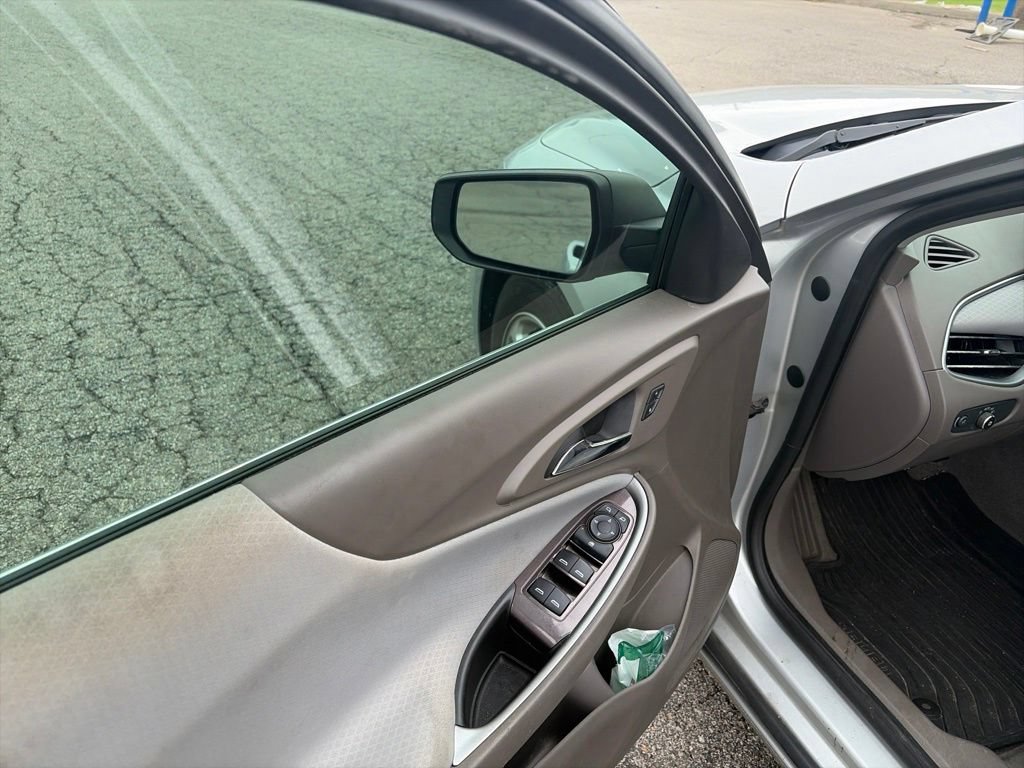 Used 2018 Chevrolet Malibu LS FWD image 16