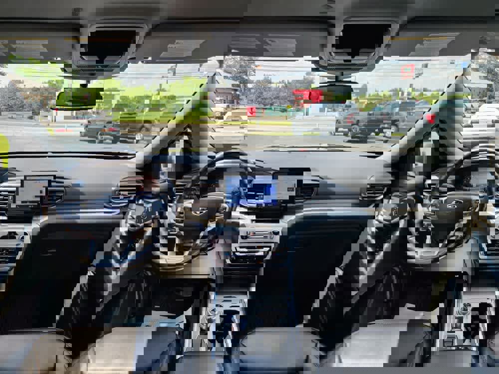 Used 2022 Ford Explorer XLT image 10