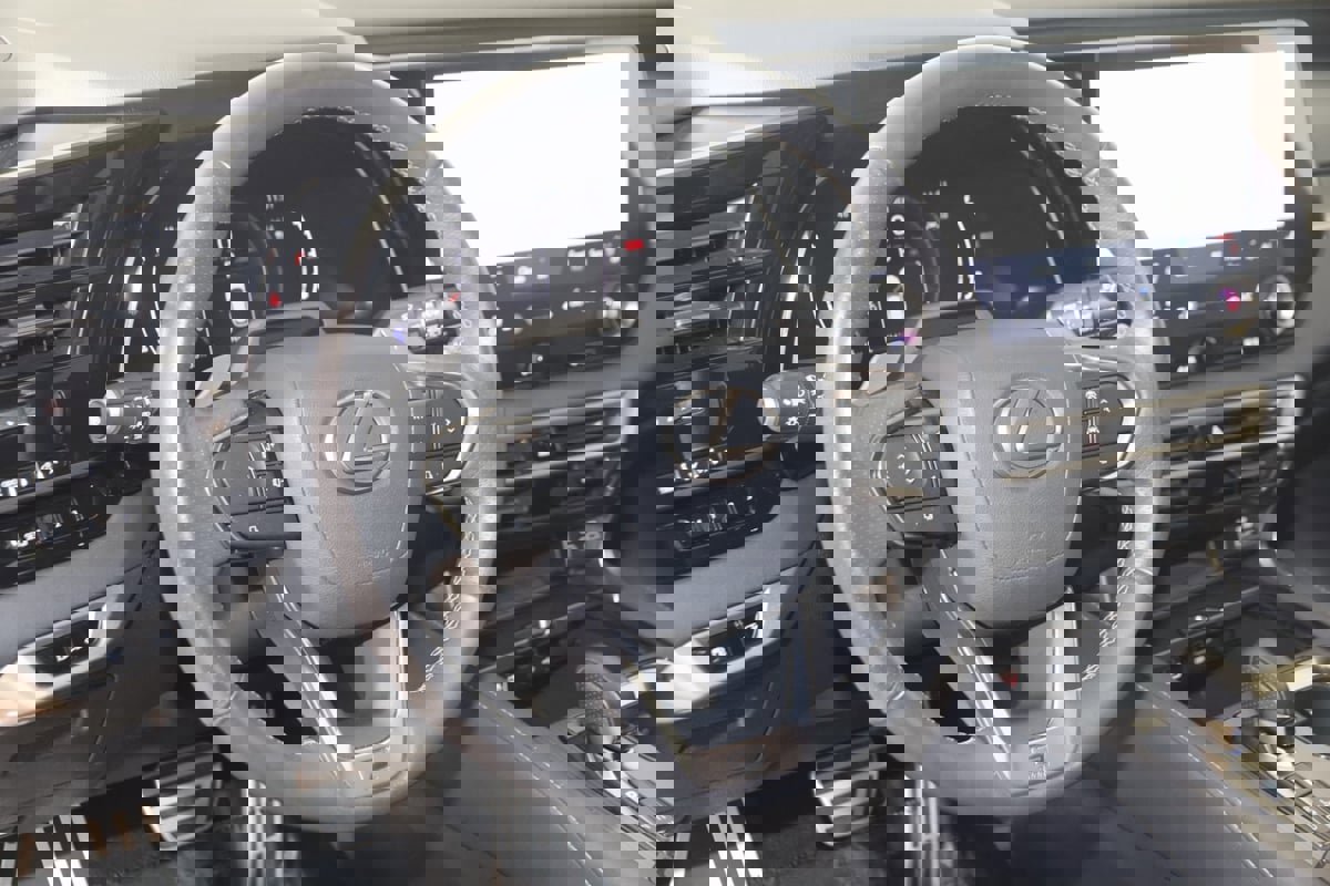 Used 2023 Lexus RX 500h F Sport image 6