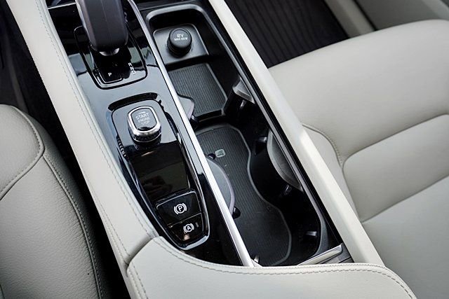 Used 2025 Volvo XC90 B6 Plus w/ Protection Package Premier image 31