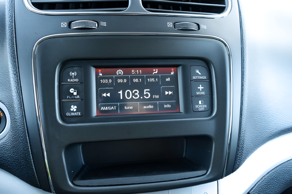 Used 2018 Dodge Journey SE w/ Connectivity Group FWD image 21