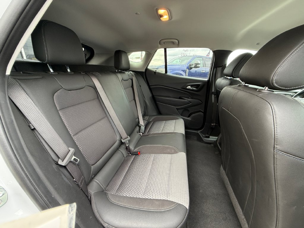 Used 2025 Chevrolet Trax LT w/ LT Convenience Package FWD image 38