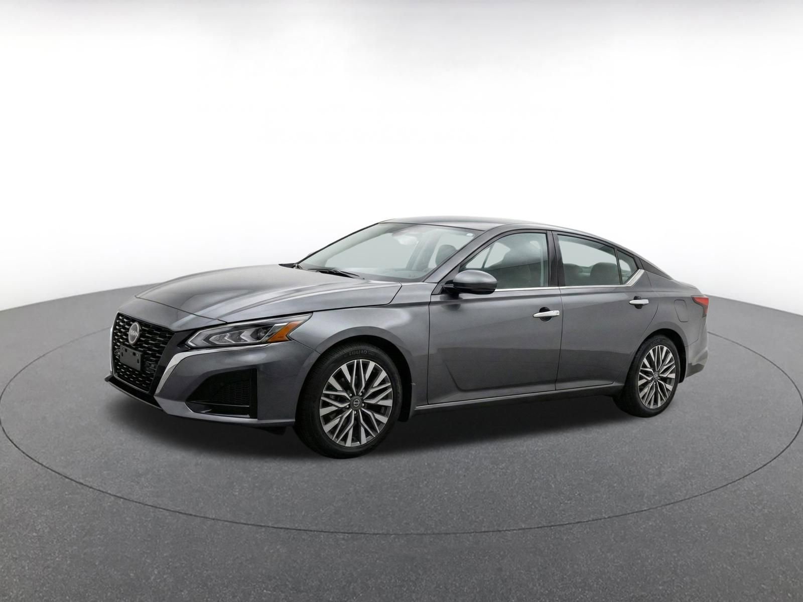 Used 2025 Nissan Altima 2.5 SV FWD image 3
