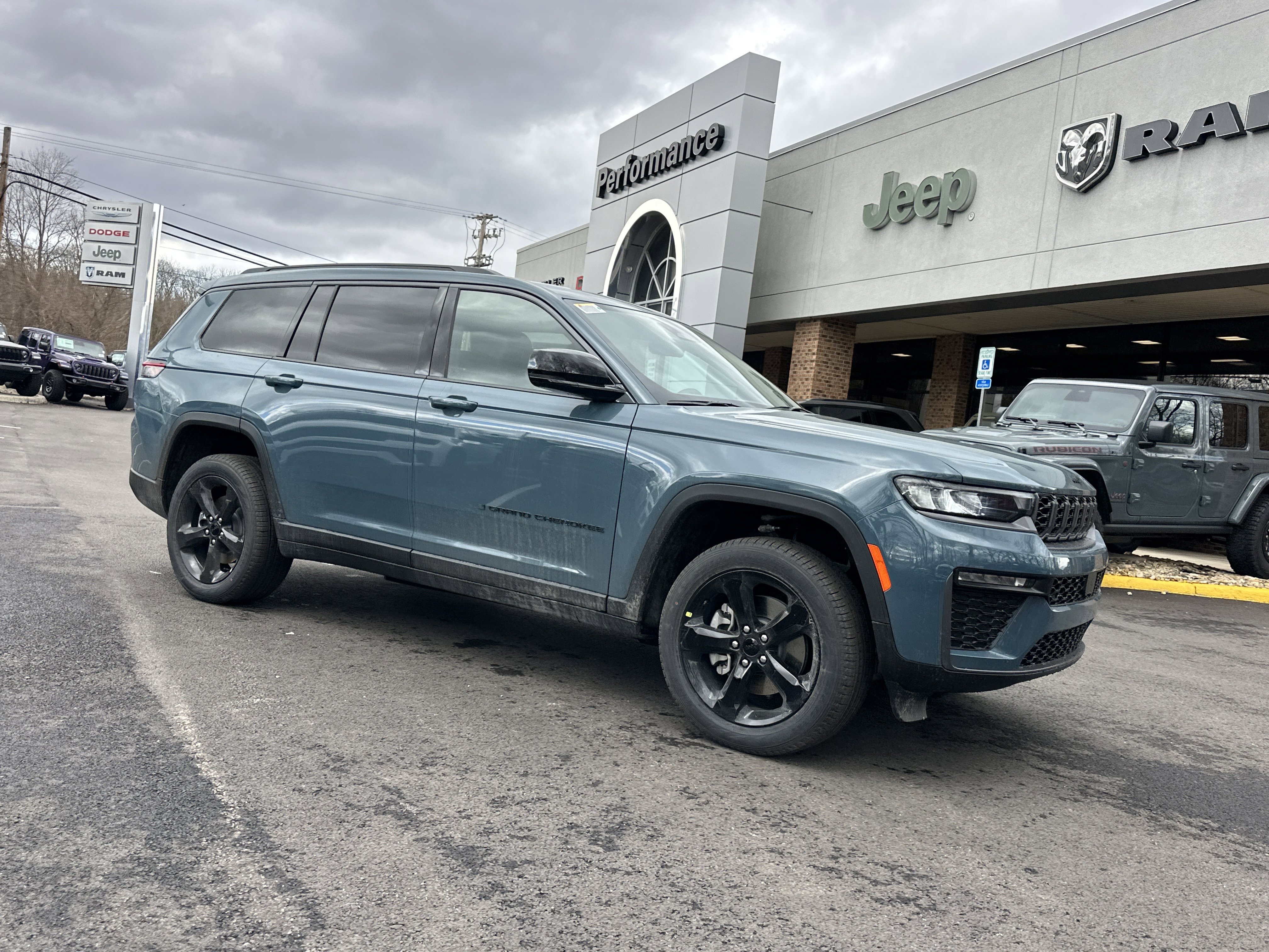 New 2026 Jeep Grand Cherokee L Limited w/ Limited Altitude Package AWD/4WD image 21