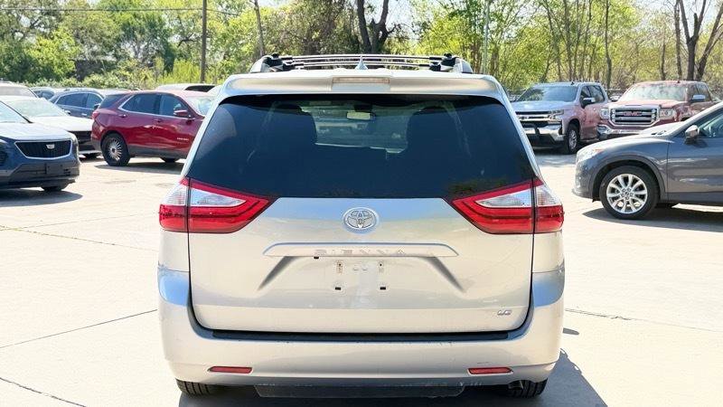Used 2019 Toyota Sienna LE FWD image 5