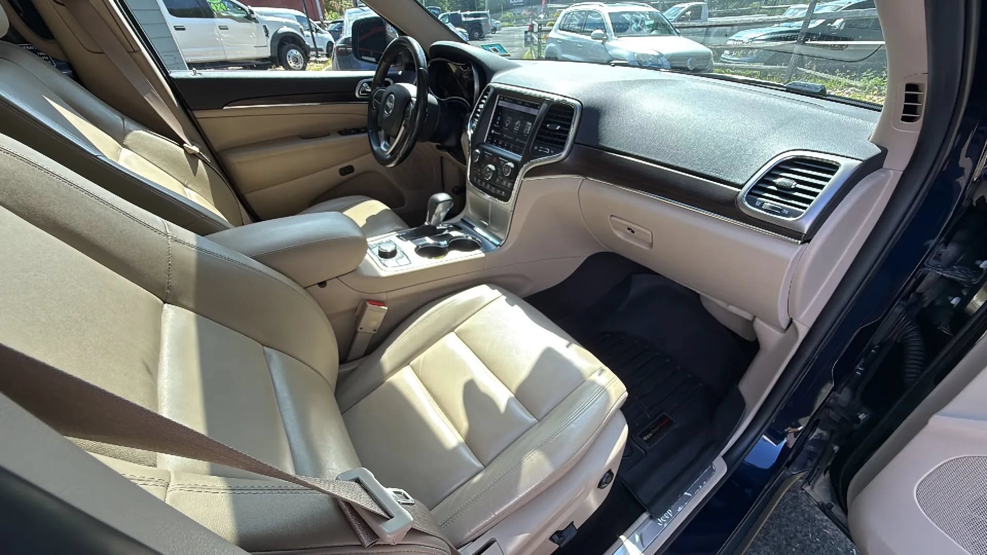 Used 2018 Jeep Grand Cherokee Limited AWD/4WD image 28