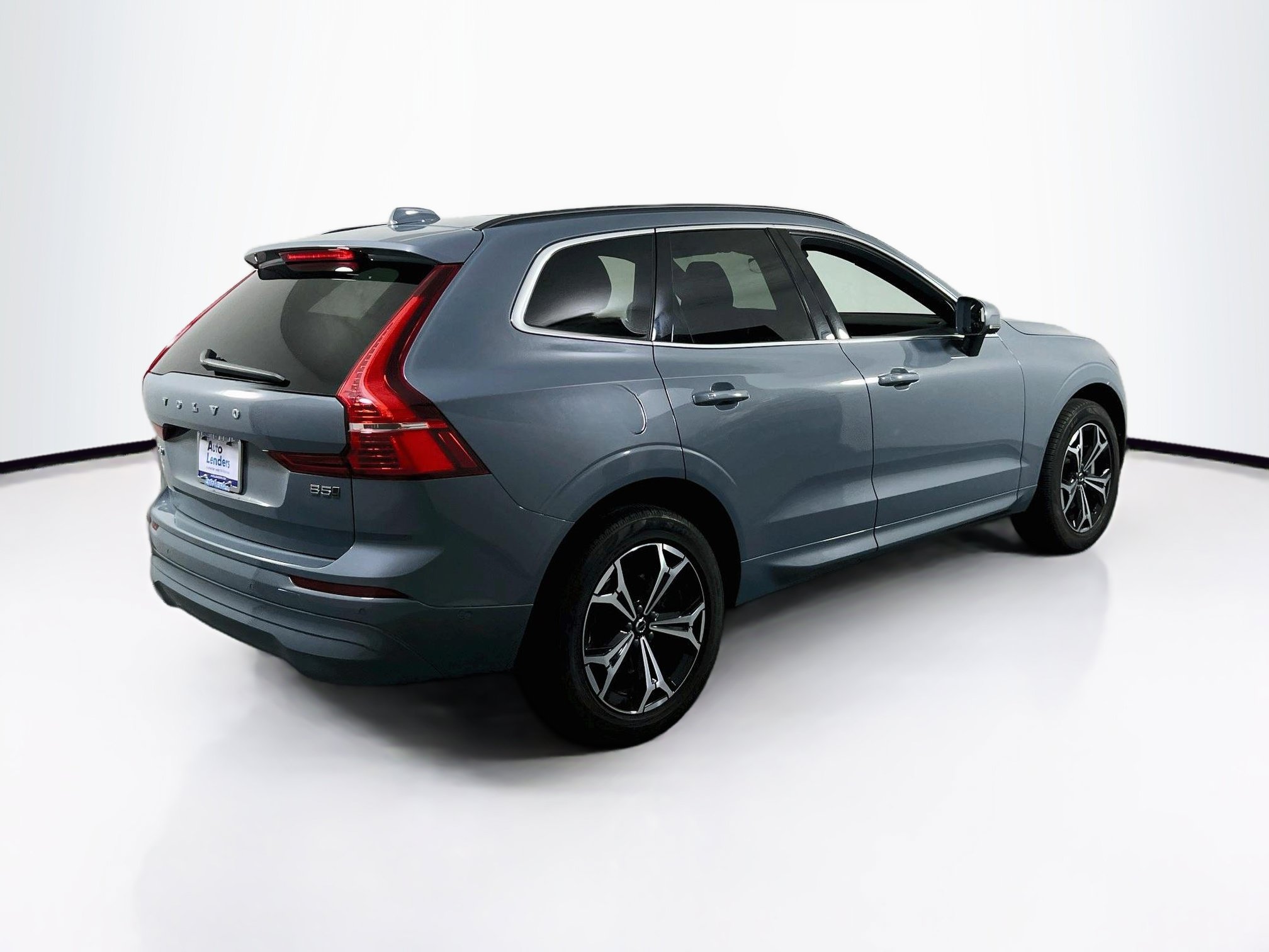 Used 2022 Volvo XC60 B5 Momentum AWD/4WD image 5