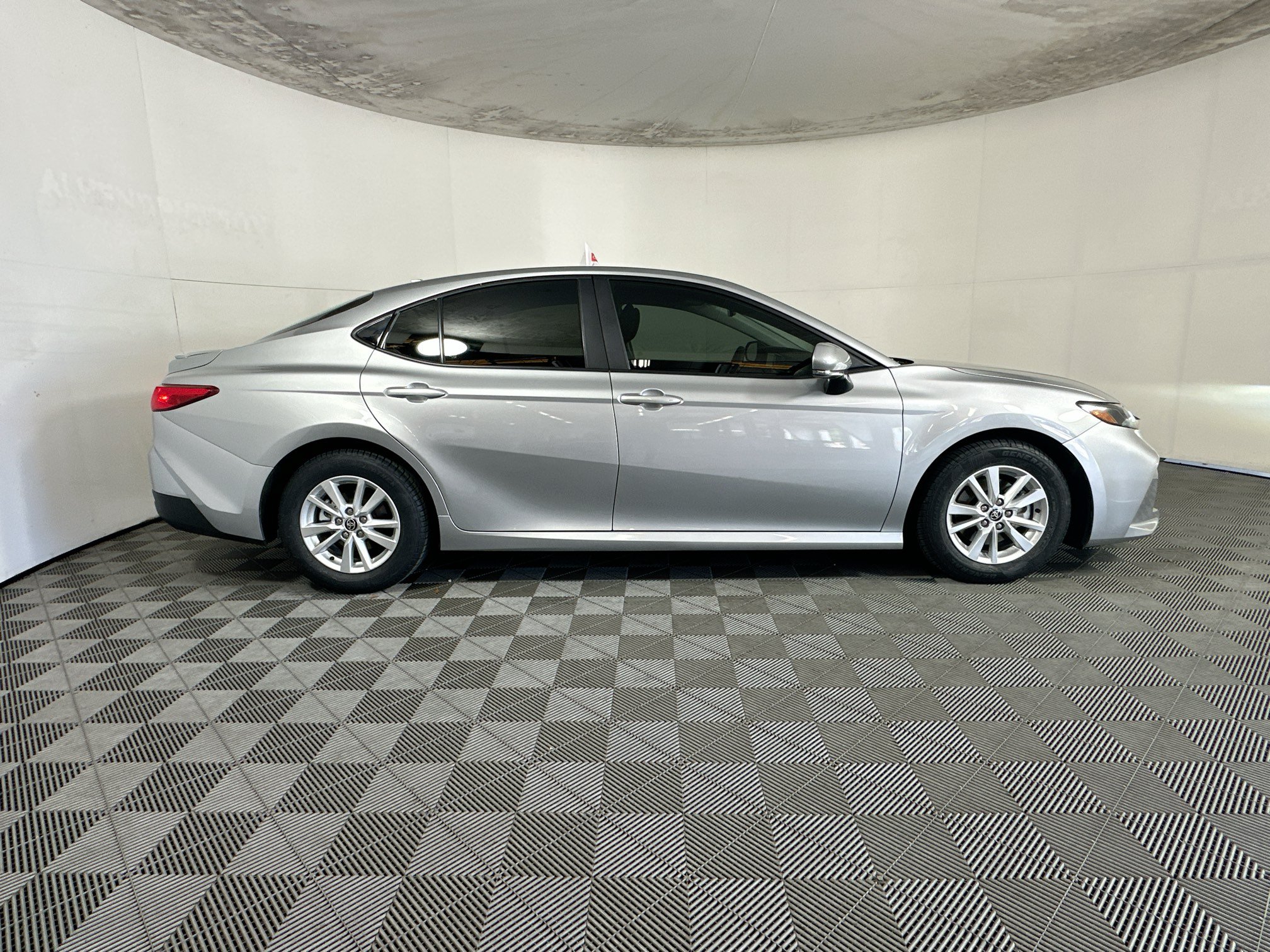 Used 2025 Toyota Camry LE w/ Convenience Package FWD image 2