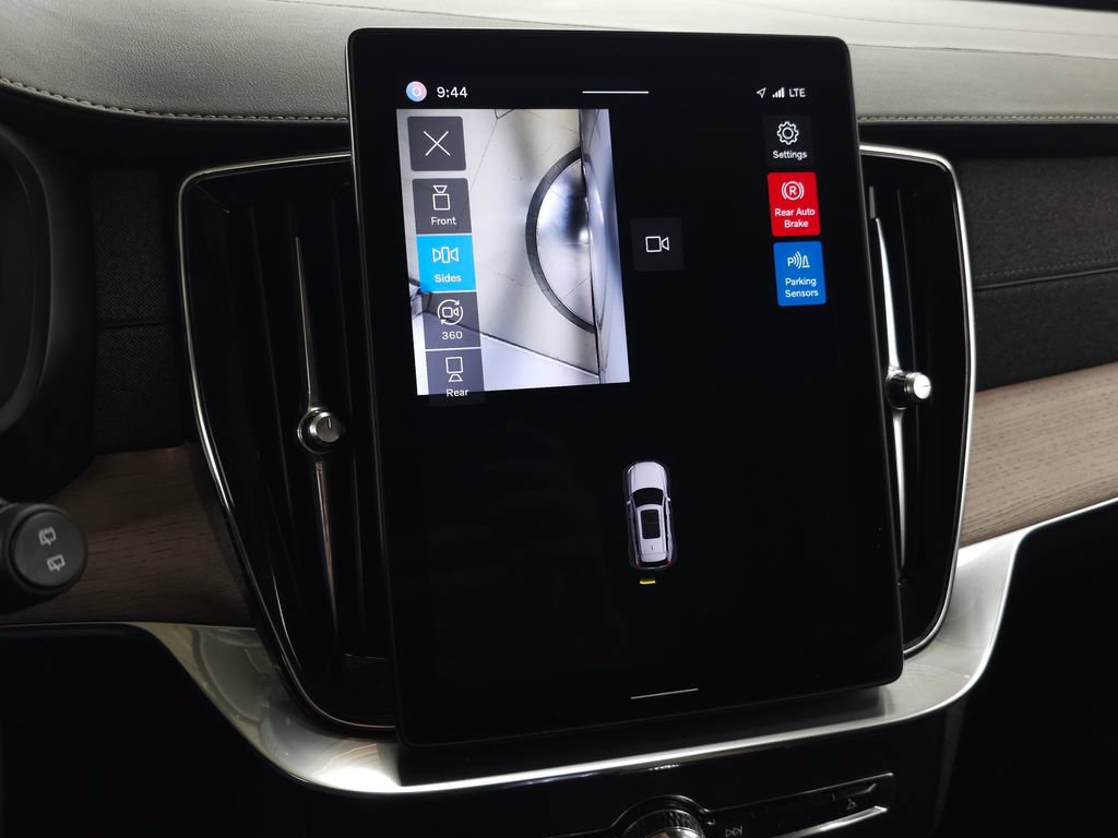 Certified 2025 Volvo XC90 B5 Plus AWD/4WD image 30