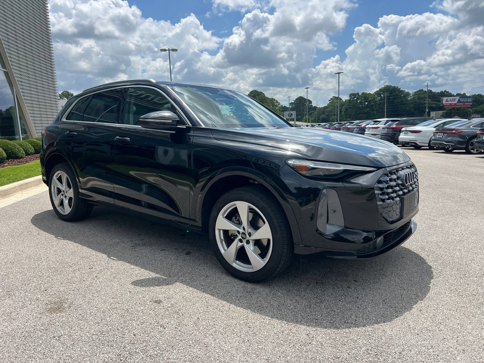 Used 2025 Audi Q5 Premium Plus w/ Premium Plus AWD/4WD image 3