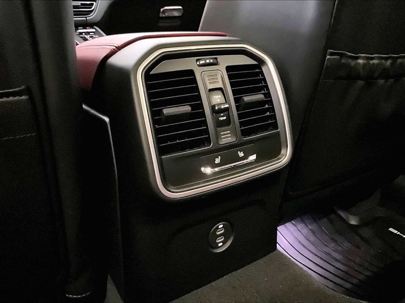 Used 2025 Porsche Macan image 30