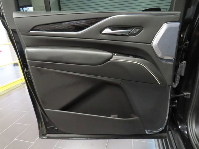 Certified 2024 Cadillac Escalade ESV V w/ LPO, ONYX Package AWD/4WD image 11