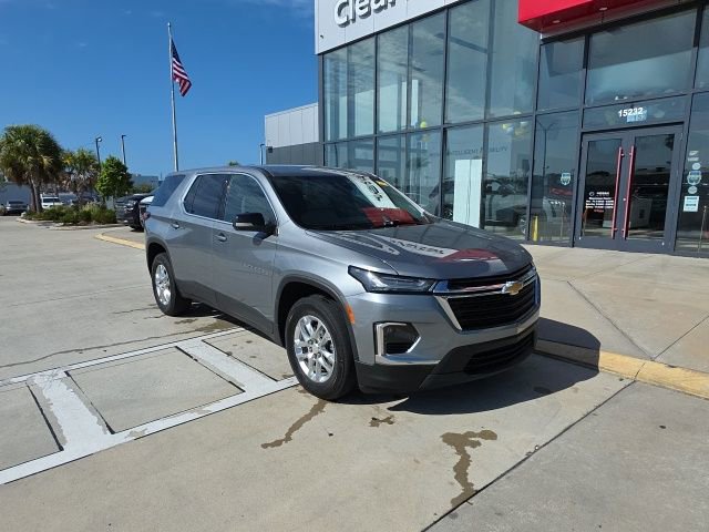 Used 2023 Chevrolet Traverse LS FWD image 2