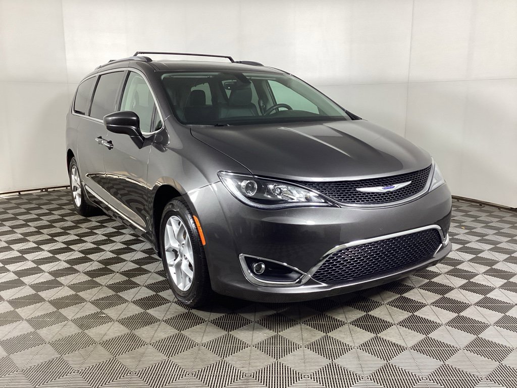 Used 2019 Chrysler Pacifica Touring-L Plus w/ Tire & Wheel Group image 1