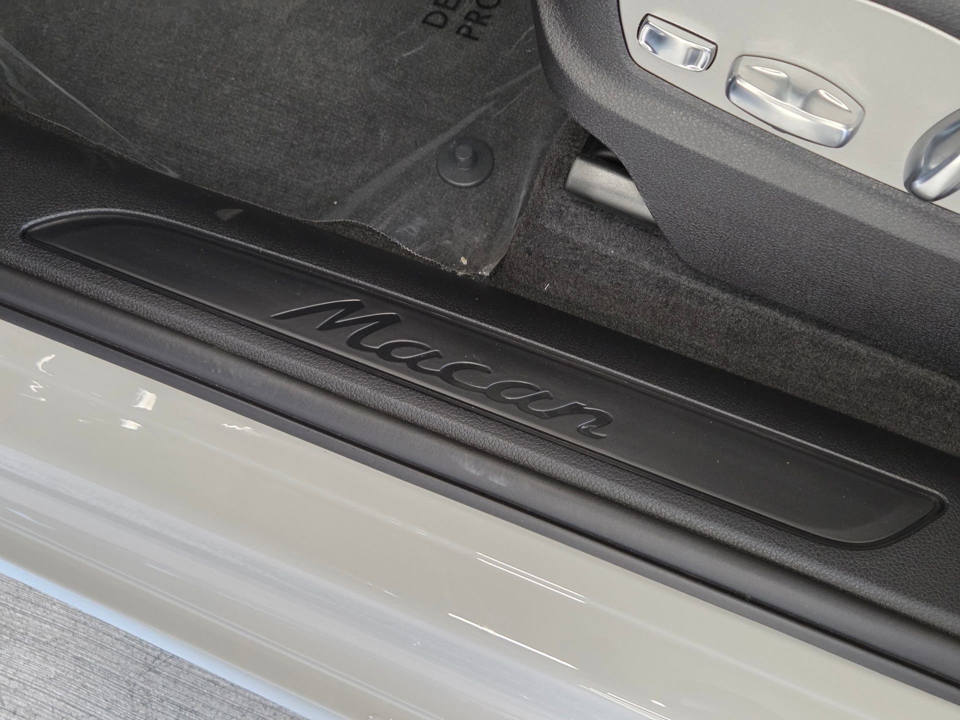 New 2026 Porsche Macan AWD/4WD image 17