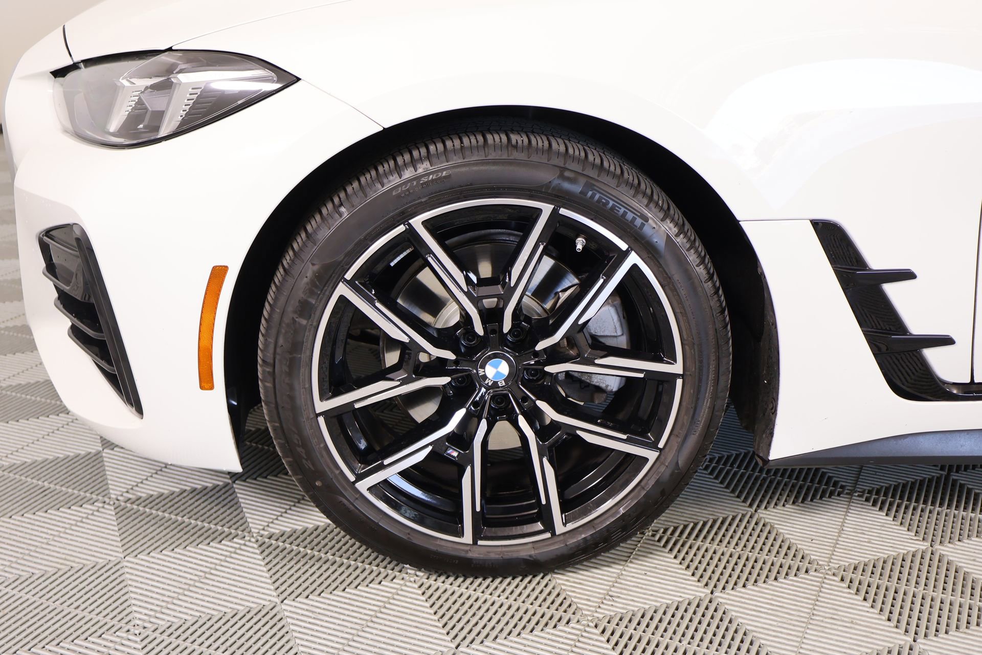 Used 2025 BMW 430i xDrive w/ M Sport Package image 19