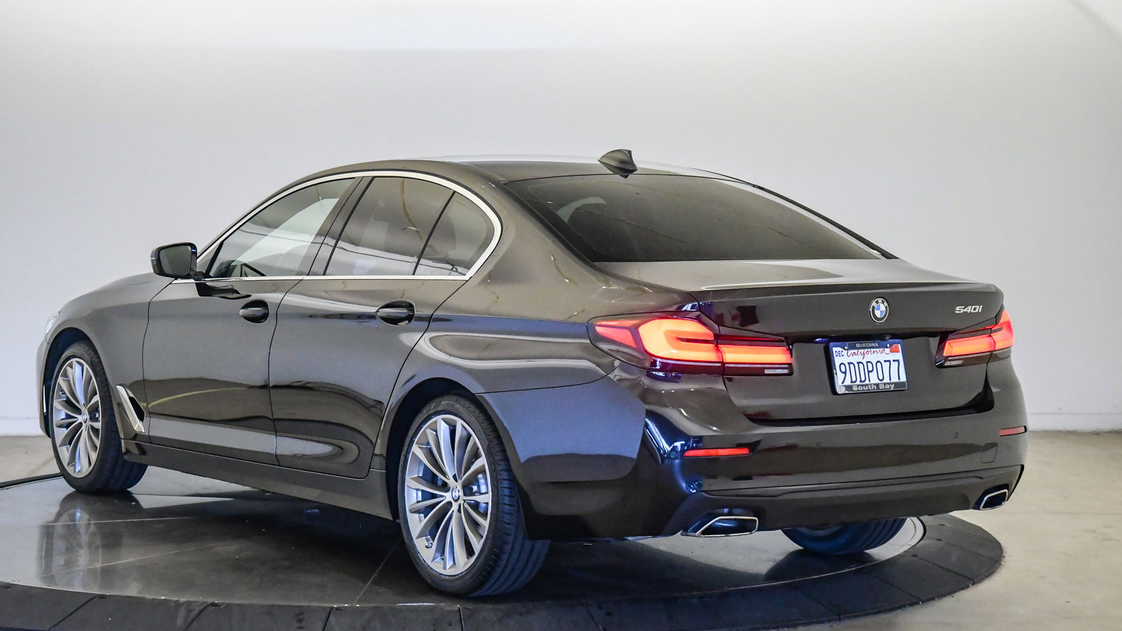 Certified 2023 BMW 540i w/ Premium Package RWD image 2