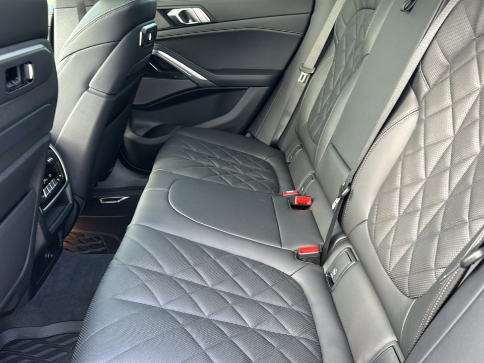 New 2026 BMW X6 xDrive40i w/ Climate Comfort Package image 15