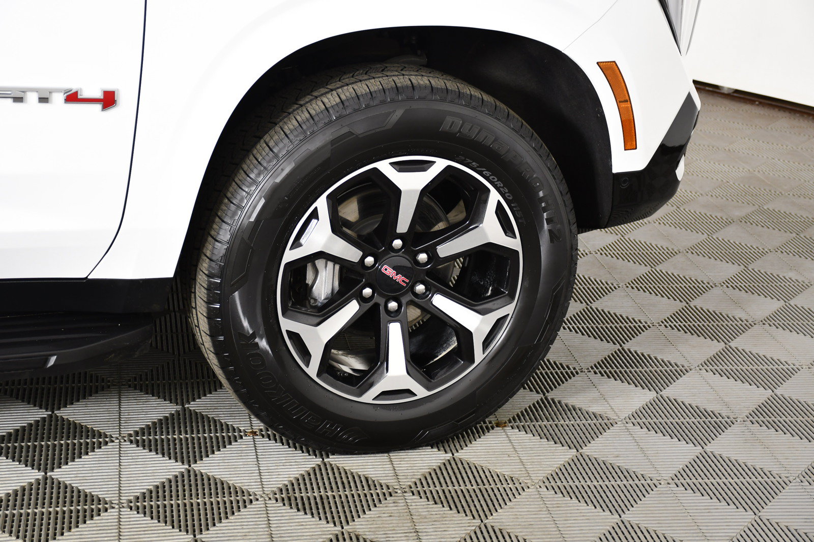 Used 2025 GMC Yukon AT4 AWD/4WD image 58