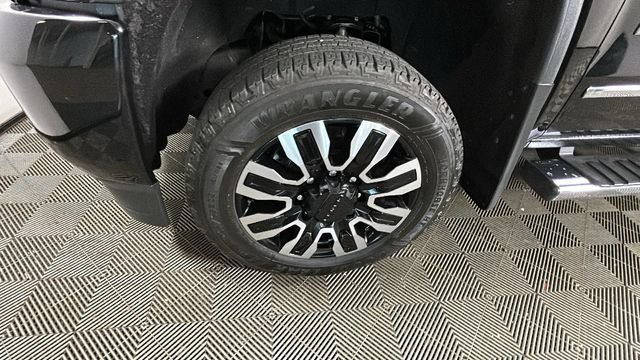 Used 2018 GMC Sierra 2500 Denali w/ Duramax Plus Package AWD/4WD image 9