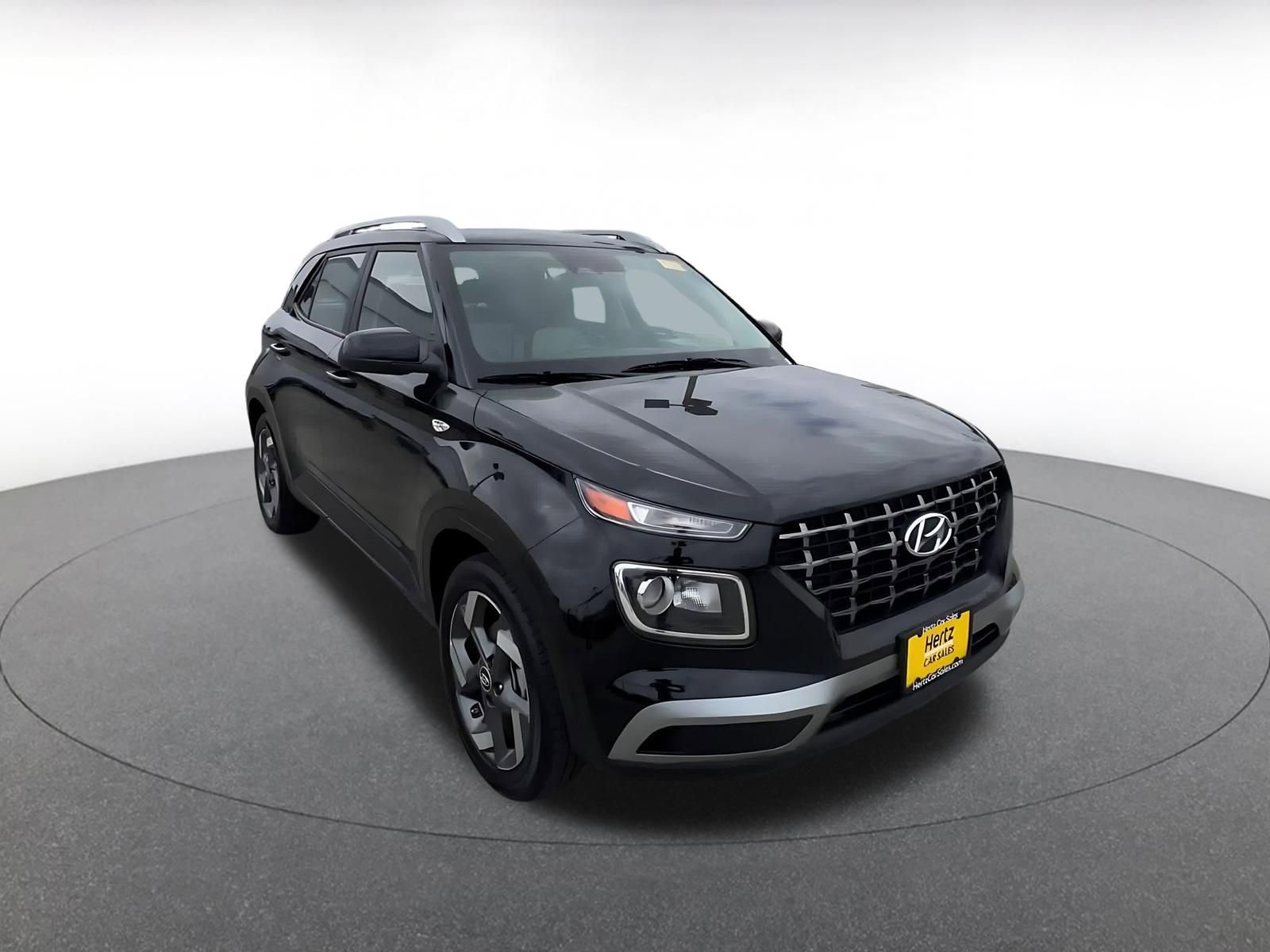Used 2025 Hyundai Venue SEL FWD image 2