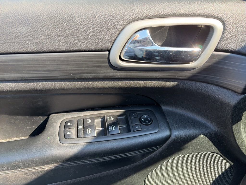 Used 2021 Jeep Grand Cherokee Laredo image 14