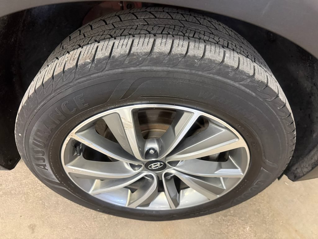 Used 2019 Hyundai Santa Fe SEL FWD image 14