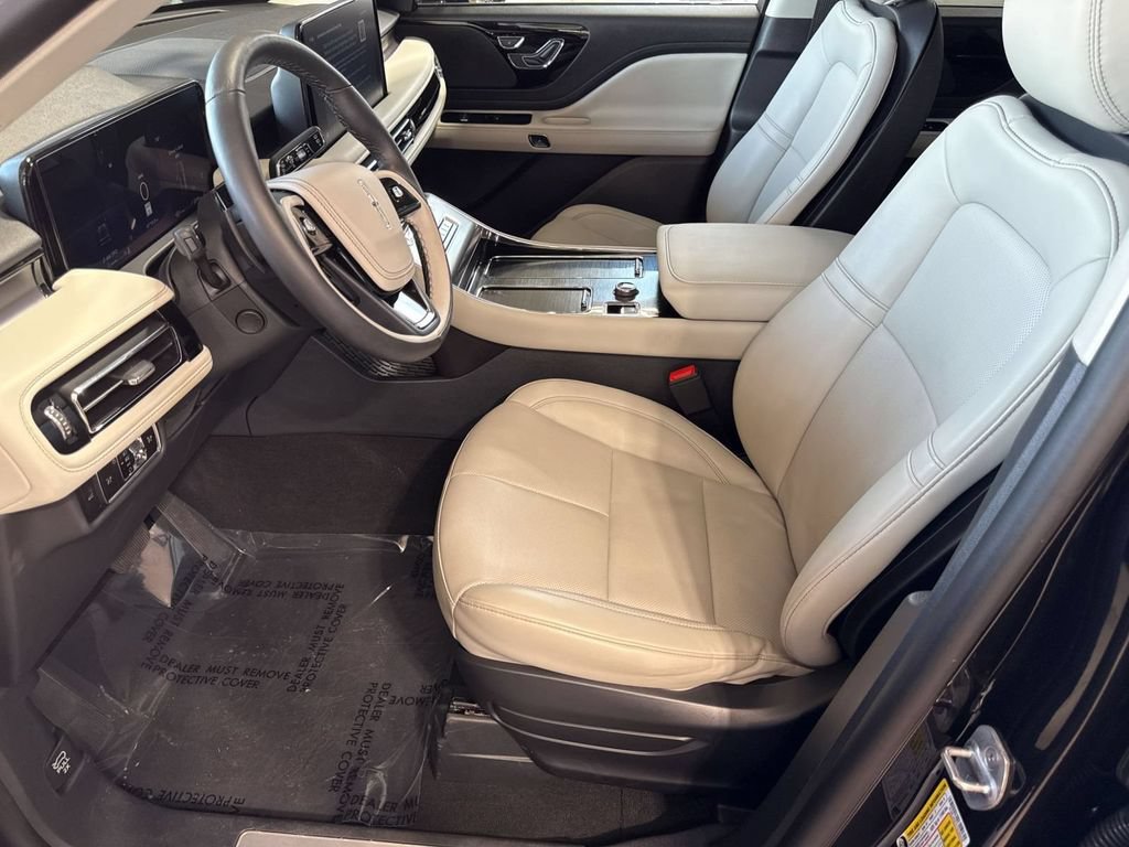 Certified 2026 Lincoln Aviator AWD image 12