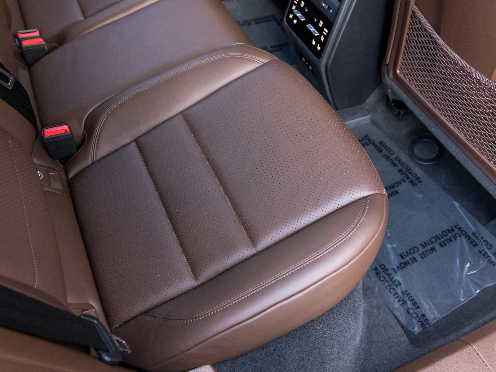 Certified 2025 Porsche Macan 4 Electric image 46