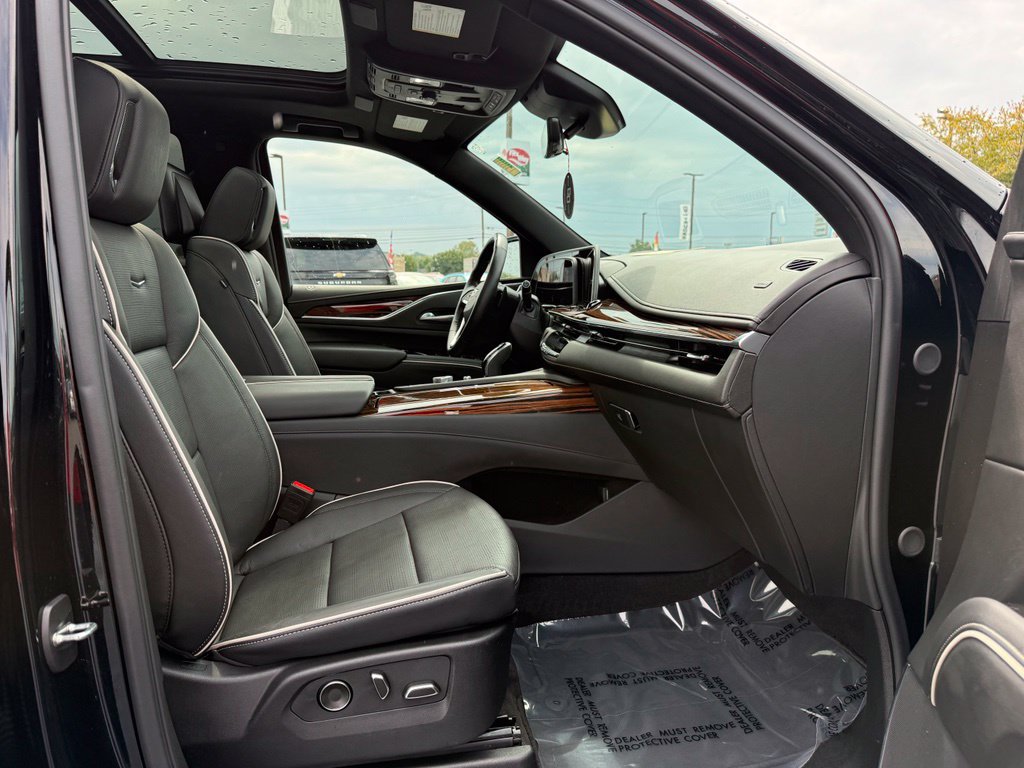 Used 2024 Cadillac Escalade Premium Luxury w/ Performance Package AWD/4WD image 24