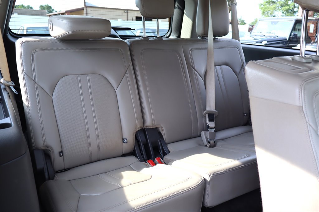 Used 2018 Ford Expedition Max Limited RWD image 25