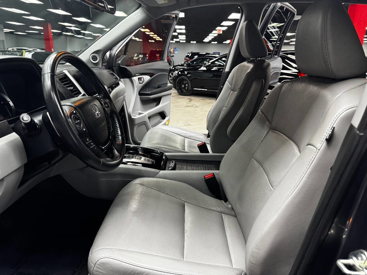 Used 2017 Honda Pilot Touring image 32
