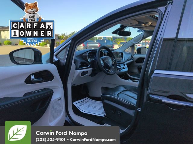 Used 2022 Chrysler Pacifica Limited FWD image 9